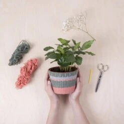 KIKKERLAND KNIT YOUR OWN PLANTER COVER KIT -Globetrotter Verkäufe 5637990665 c knit your own planter cover kit kikkerland 24